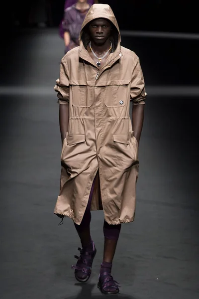 Look 18